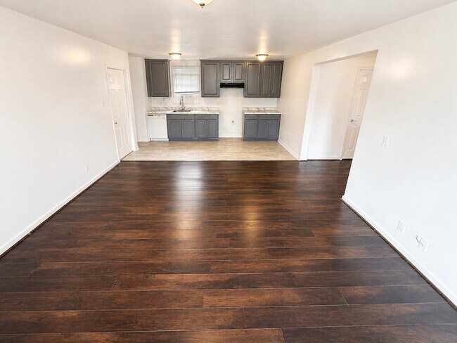 Building Photo - 5103 Willow Glen Dr