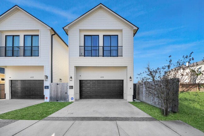 Building Photo - 410 E 41st St