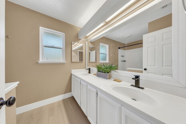 Building Photo - 8004 Caymus Dr