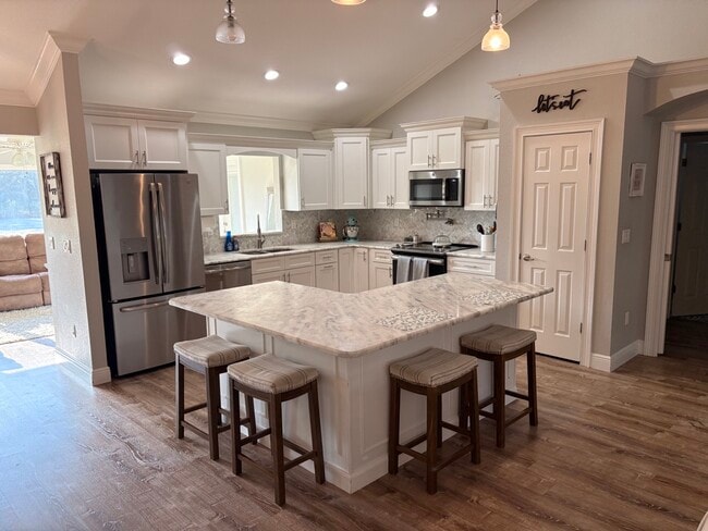 Building Photo - 7087 Strafford Oaks Dr