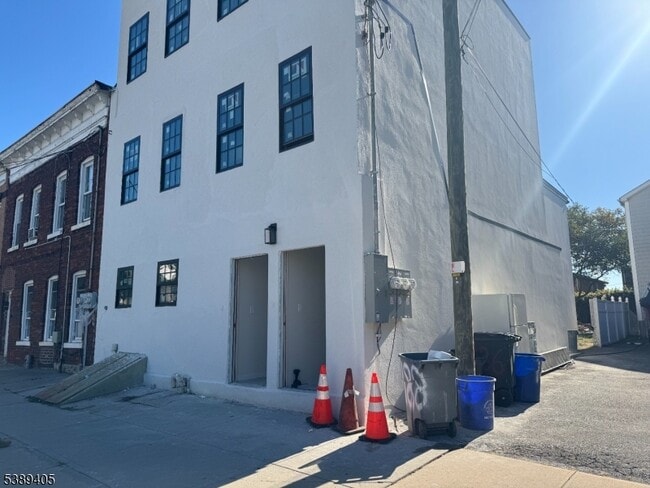 Building Photo - 188 Heckel St