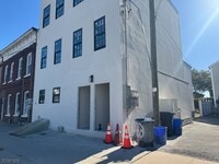 Building Photo - 188 Heckel St