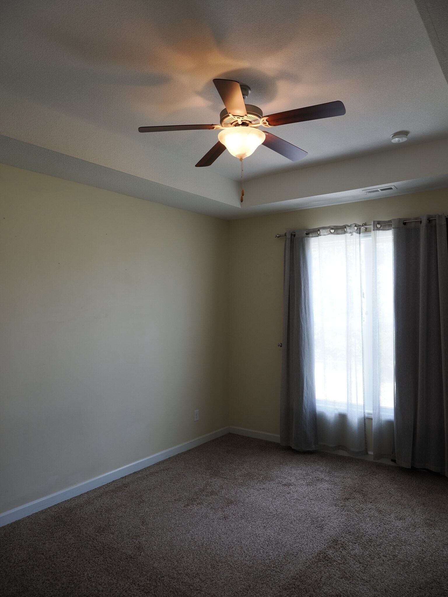 Building Photo - 611 Winfall Dr