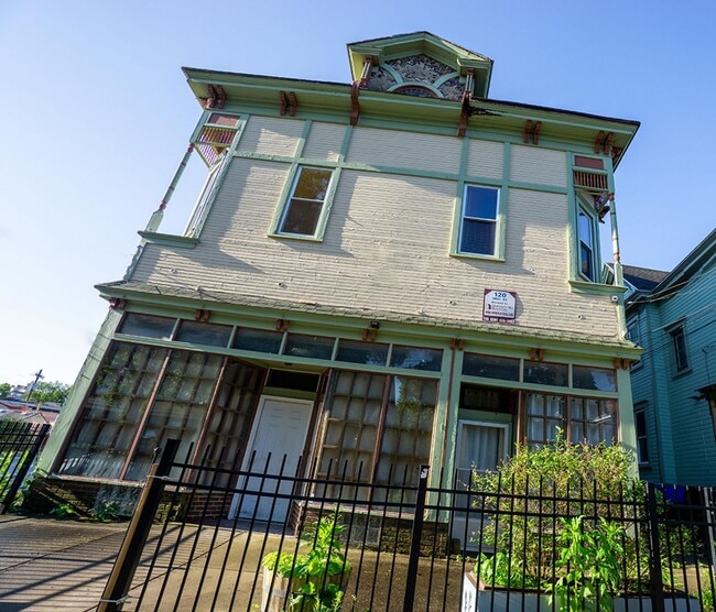 Building Photo - 120 Dell St