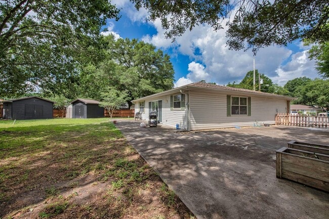 Building Photo - 326 Goldenrod Ct
