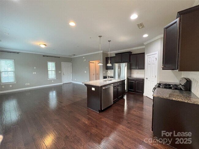 Building Photo - 15125 Jade St