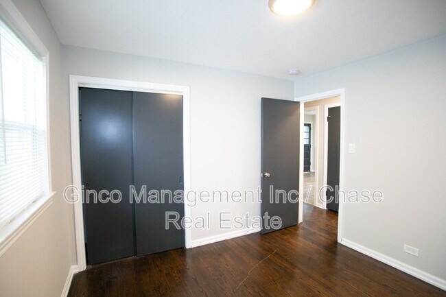 Building Photo - 8837 S Talman Ave