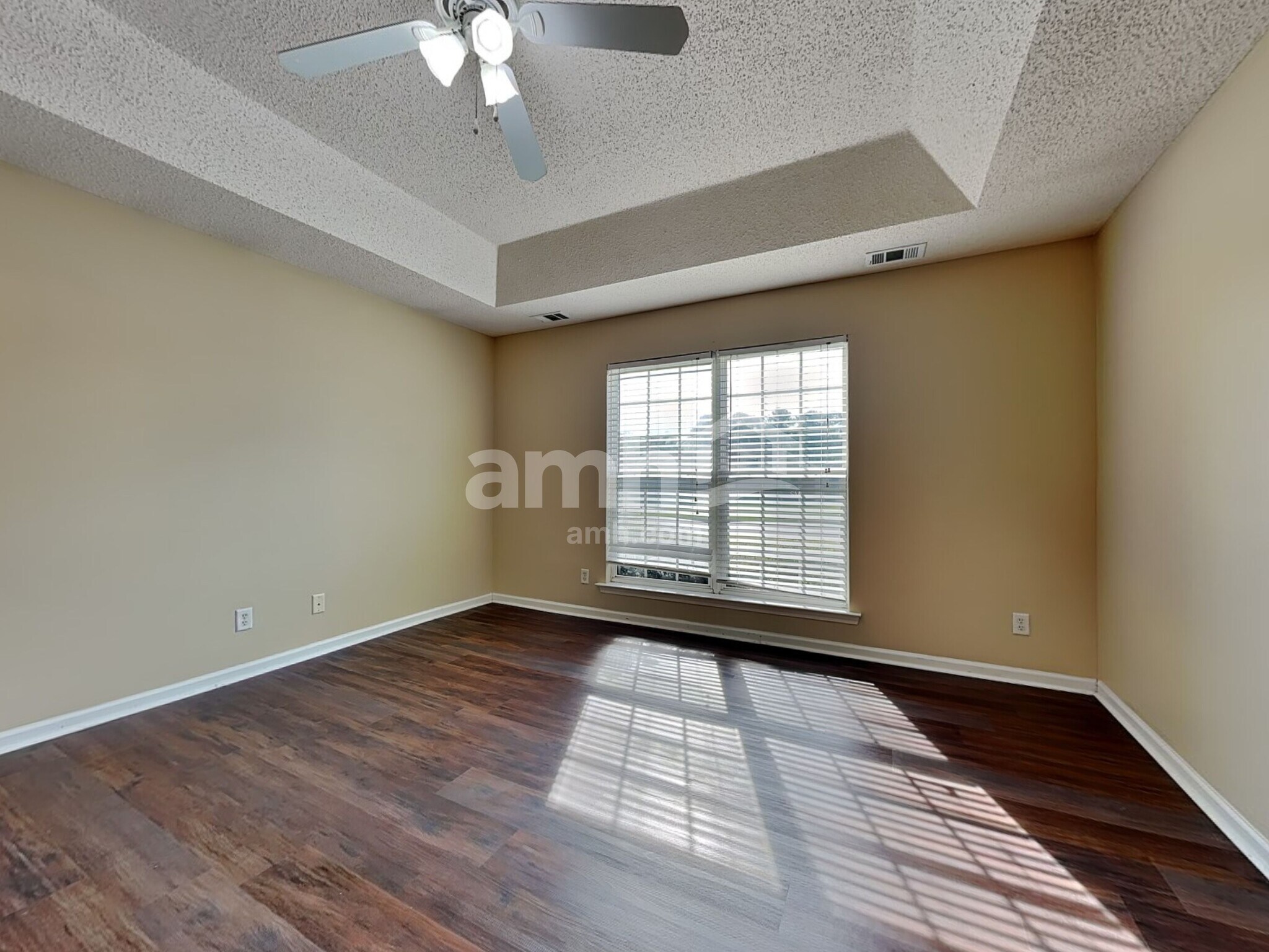 Building Photo - 420 Roberts Way
