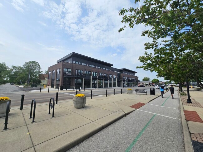 Building Photo - 1302 N Main St