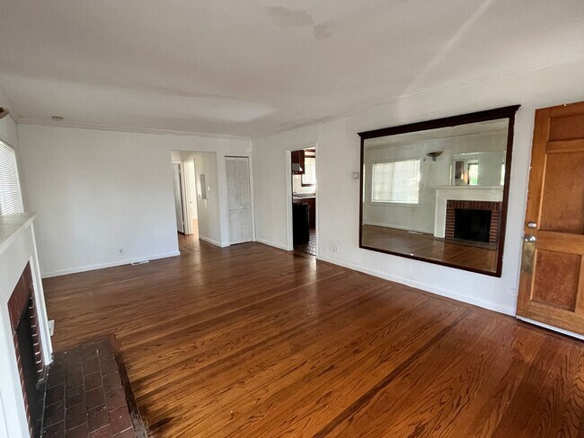 Building Photo - COMING SOON! Nice 2+ Bedroom 2 Bath House w/Bonus Room