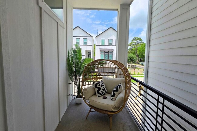 Building Photo - 5342 Donovan Gdns Ln