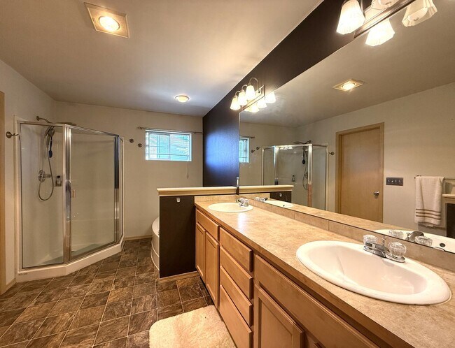 Building Photo - Sunnyside Area Home with Amazing Views!