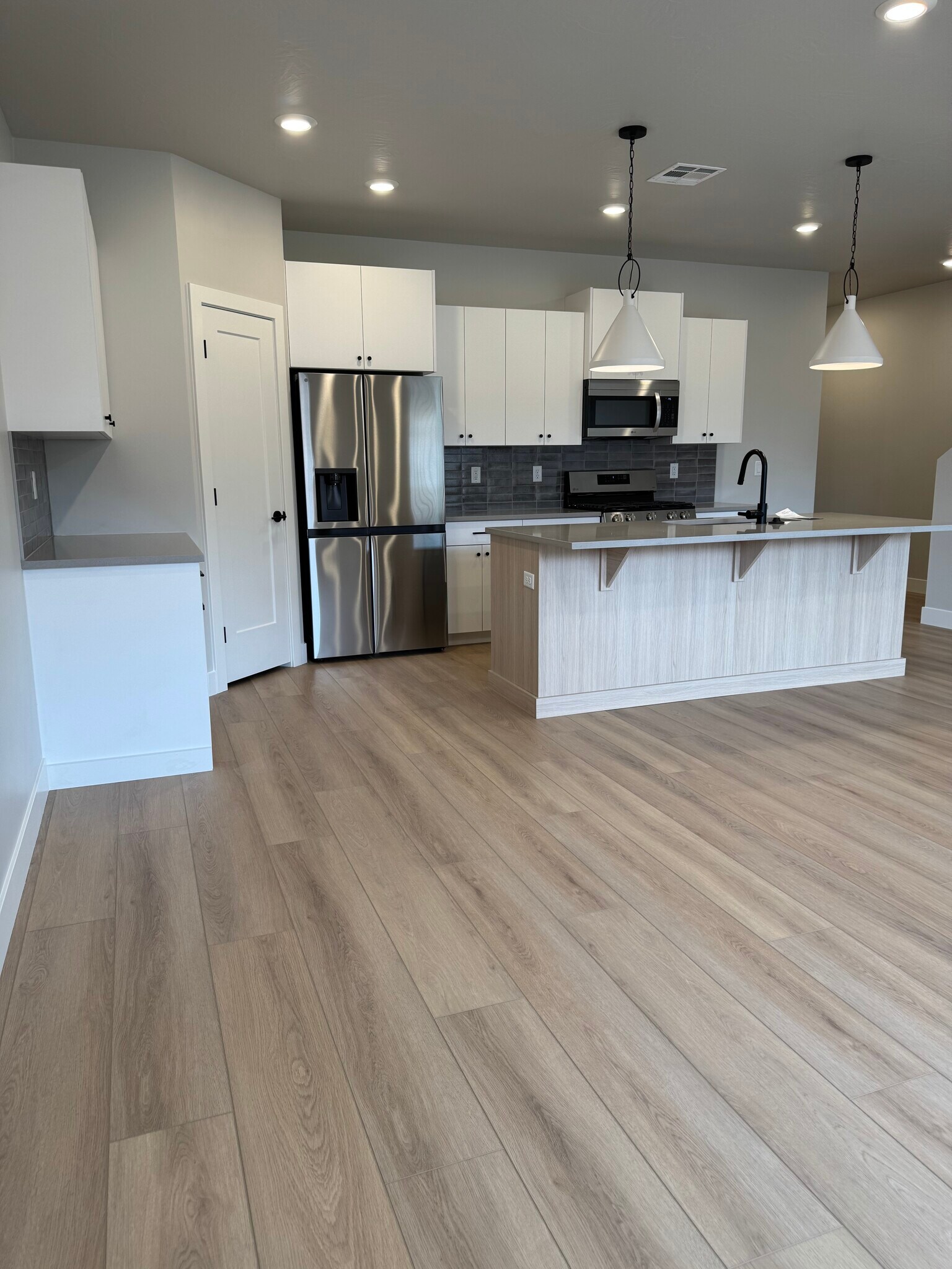 Building Photo - 3990 E Fossil Way