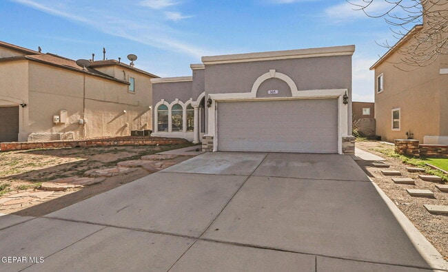 Building Photo - 305 De Palma Pl