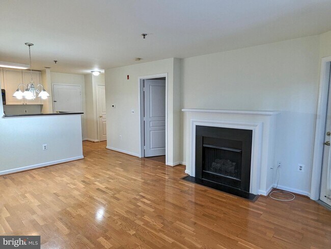 Building Photo - 5563 Seminary Rd