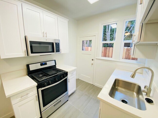 Interior Photo - 1002-1012 1/2 N. Sweetzer Ave.