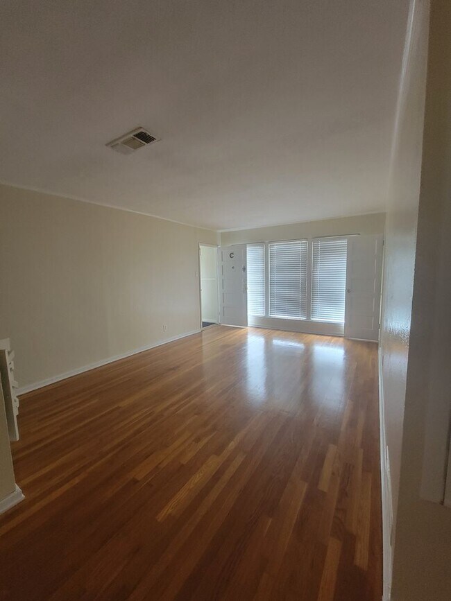 Building Photo - South Highlands 2bed/1bath