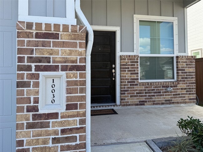 Building Photo - 10030 Crescendo Wy