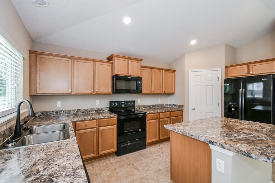 Building Photo - 9591 Palm Reserve Dr