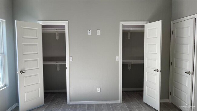 Building Photo - 10 N Winona Dr