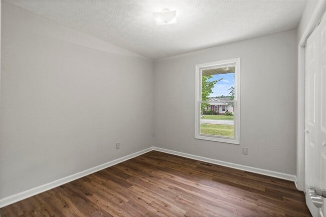 Building Photo - 1204 Derek Dr