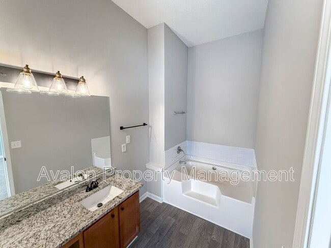 Building Photo - 282 Bonnes Dr SW