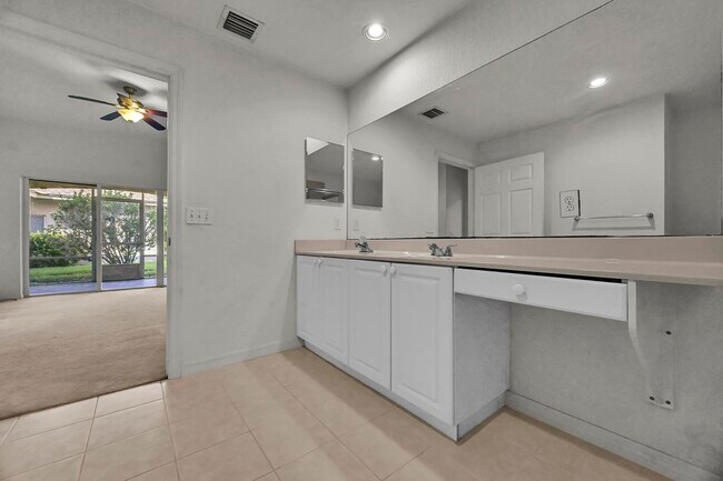 Building Photo - 1846 Pelican Dr