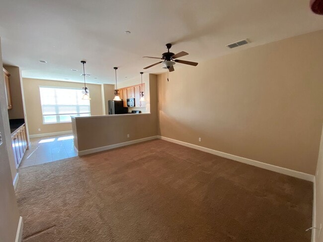 Building Photo - Beautiful Condominum Across From Great Pub...