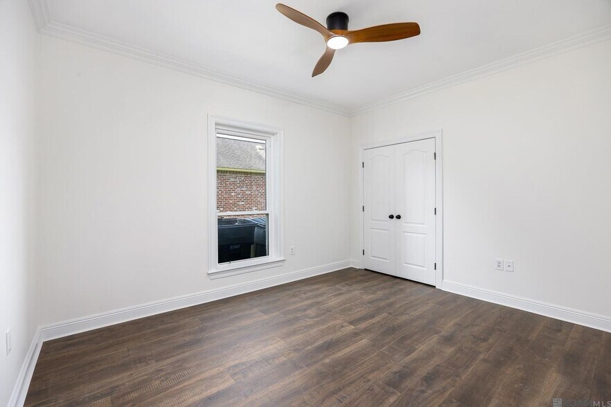 Building Photo - 10417 Oakline Dr