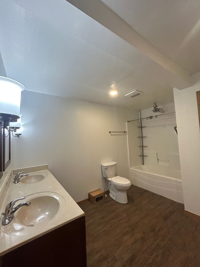 Building Photo - Updated 3 Bedroom House!