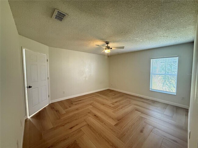 Building Photo - 10497 Sun Villa Blvd