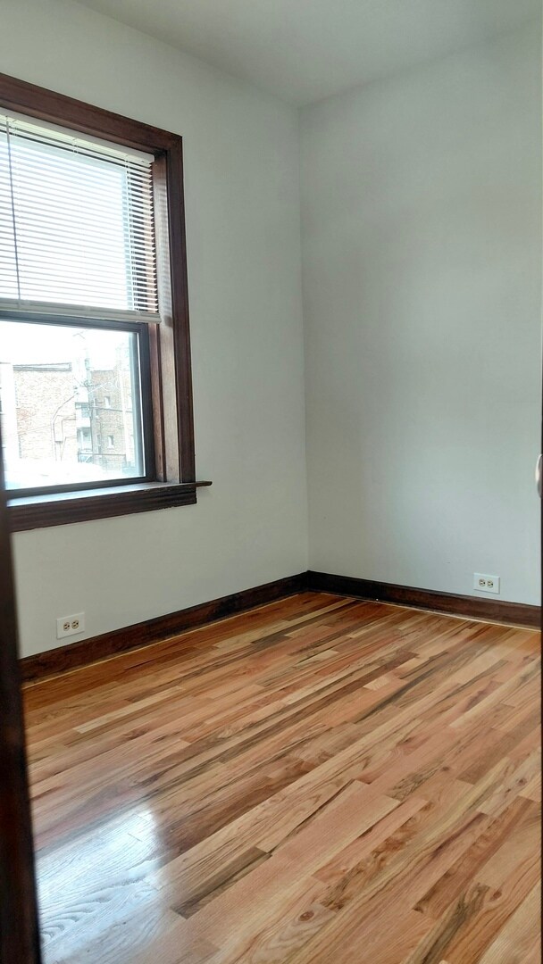Building Photo - 4810 W Armitage Ave