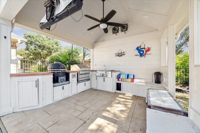 Building Photo - 16523 E Canterra Cir