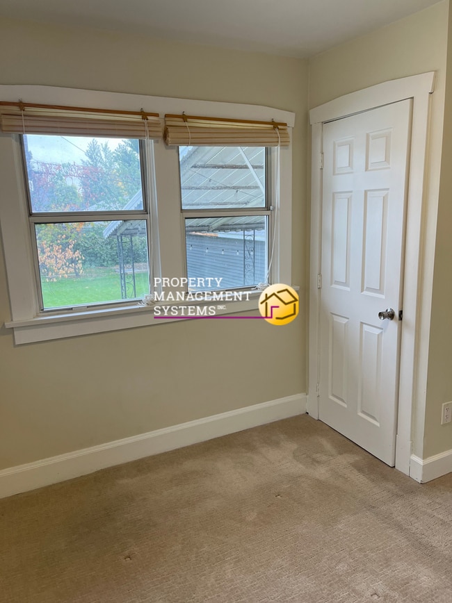 Building Photo - 3 Bedroom Home In Sugarhouse!