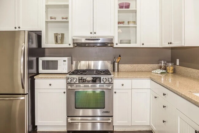 Building Photo - 1419 E Denny Way