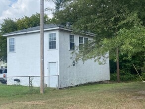 Building Photo - 810 Wood St