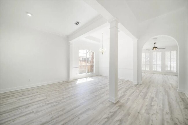 Building Photo - 4824 Holly Berry Dr