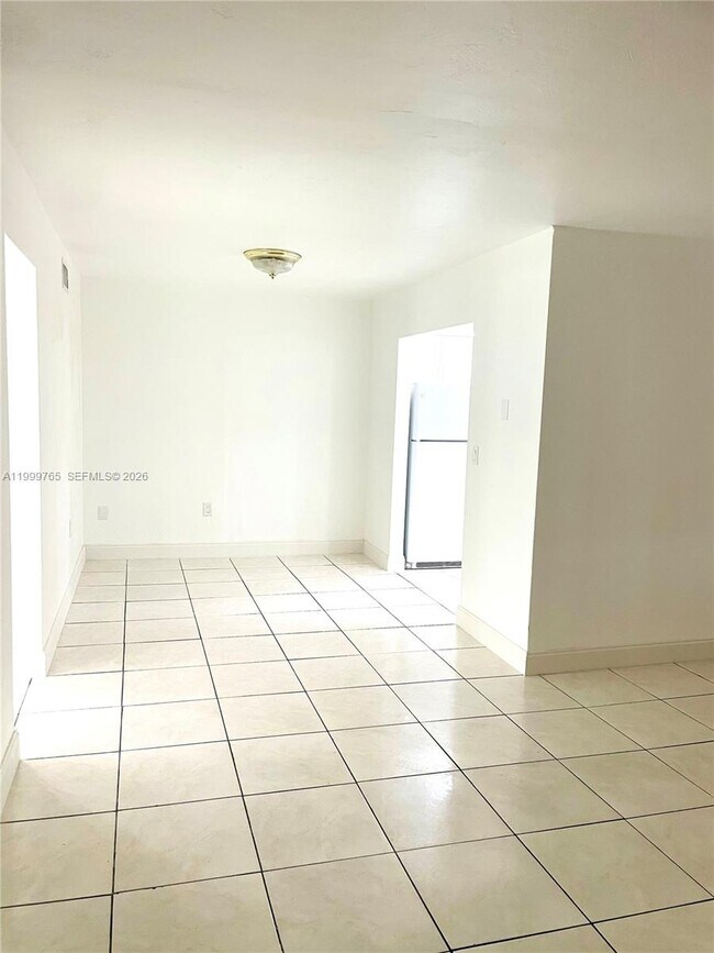 Building Photo - 11840 NE 19th Dr