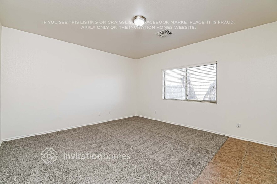 Building Photo - 934 E Silversmith Trail