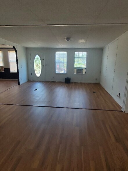 Building Photo - 18200 Dorsey Ave