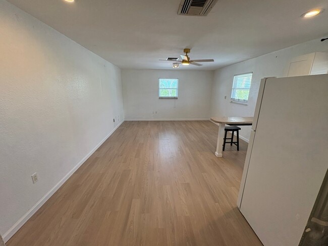 Building Photo - 3014 Avenue C