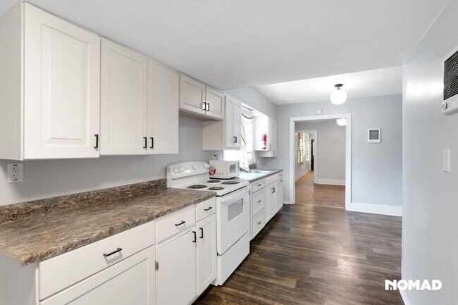 Building Photo - Charming 2BR Duplex in Salem