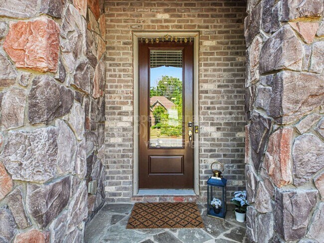 Building Photo - 8742 Whitehawk Hill Rd