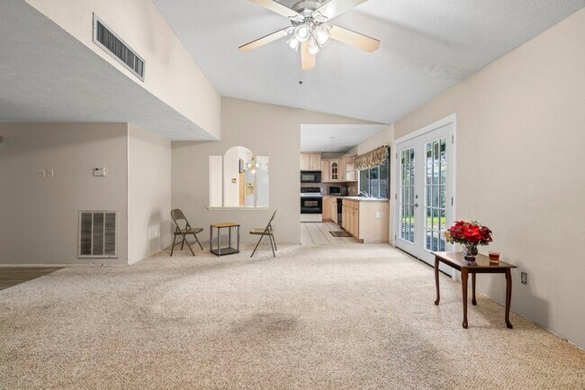 Building Photo - 2126 Turtle Creek Dr