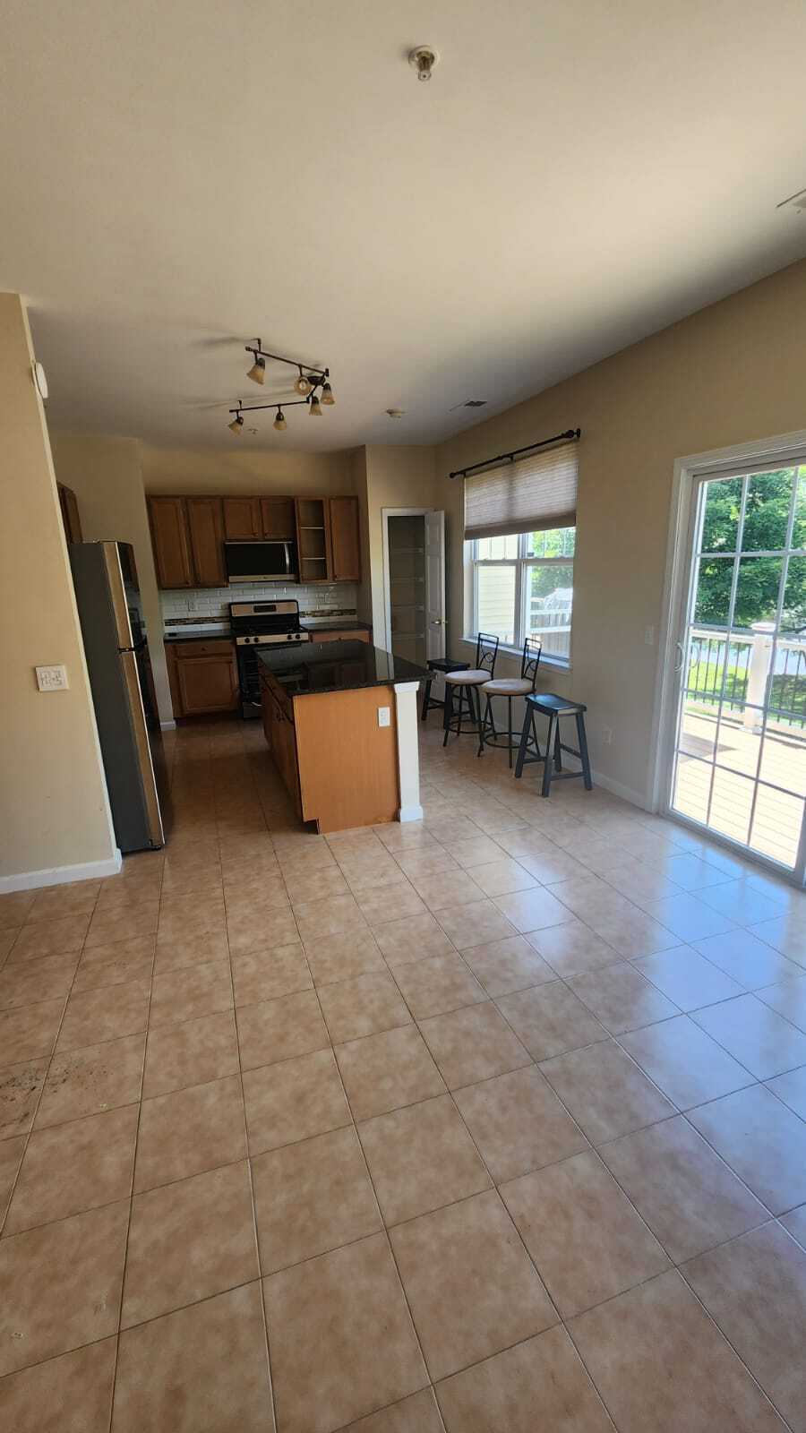 Building Photo - 94 Woodlake Dr