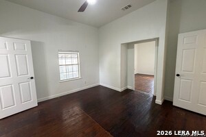 Building Photo - 123 Park Ct