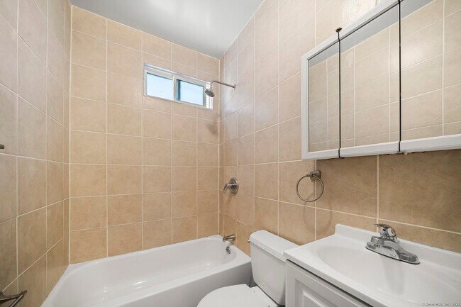 Building Photo - 215 Woodlawn Terrace