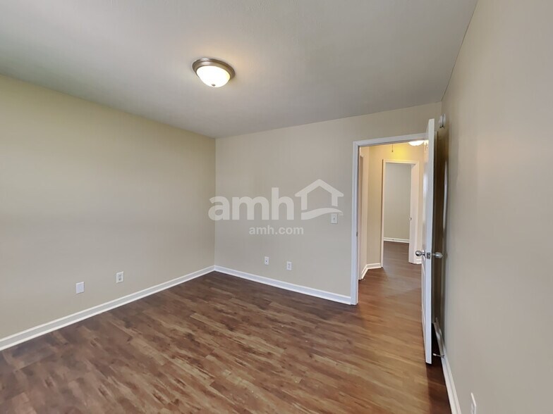 Building Photo - 733 Clear Cir