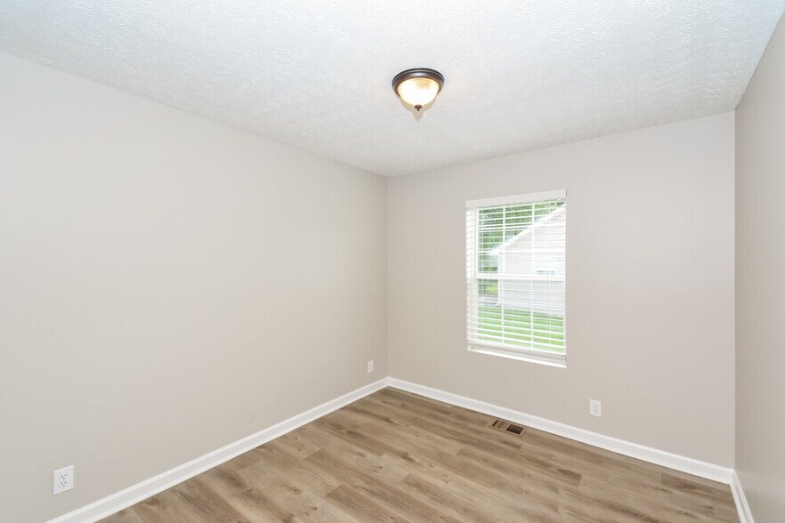 Building Photo - 624 Mable Dr