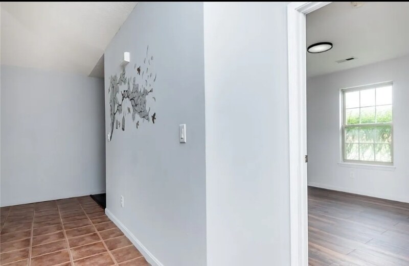 Building Photo - 4105 Lakeside Dr